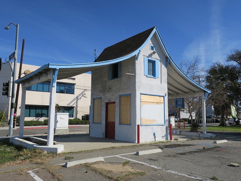 Christiansen and Grow Filling Station thumb